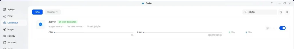 Conteneur Jellyfin en cours d’exécution dans Docker sur UGOS Pro